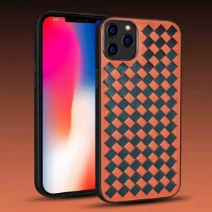 Il convient au boîtier de téléphone mobile iPhone 14Pro d\'Apple. Il s\'agit d\'un étui de protection de téléphone en cuir coloré à la main à la mode à la mode avec une bonne résistance à la chute et une résistance aux rayons de la main